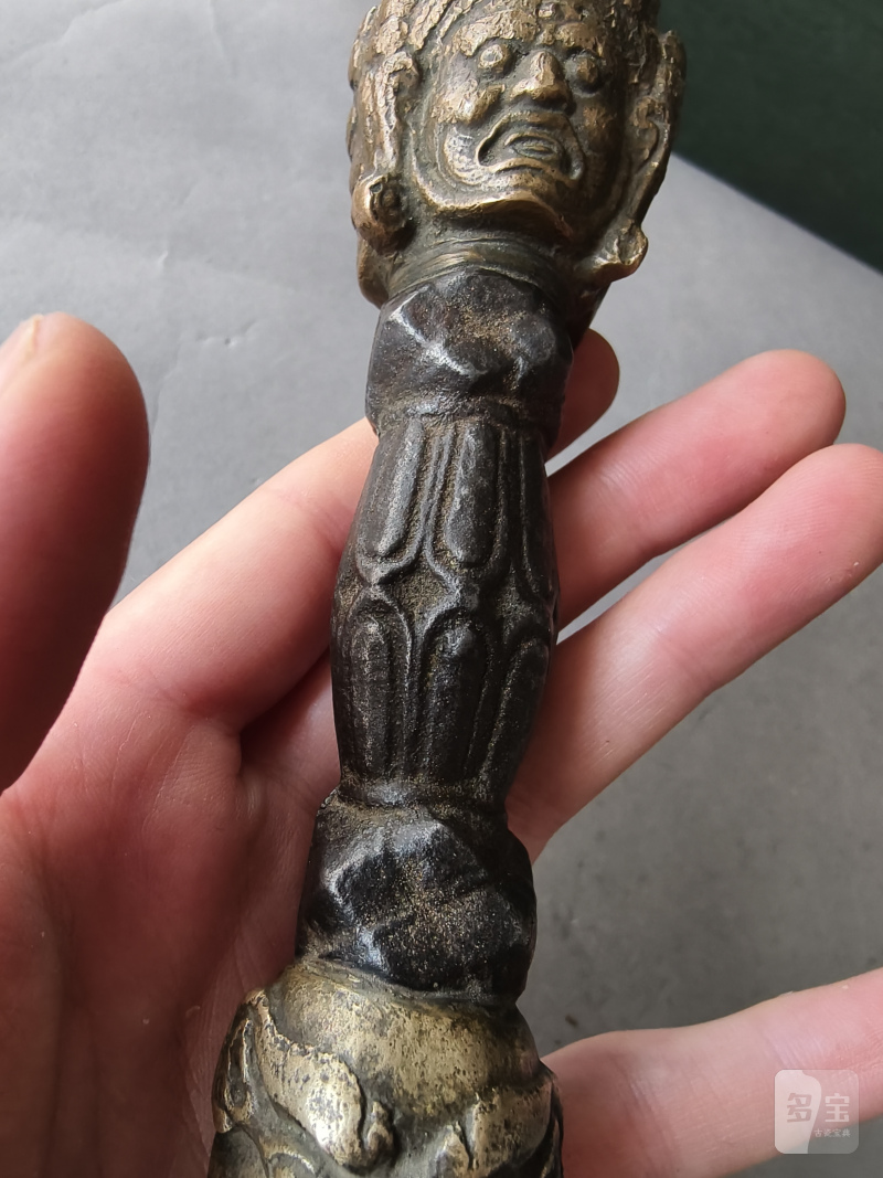 A metal bell (ghanta) and a phurbu - 图29